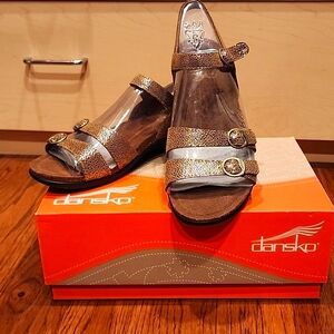 NWOT Dankso sandals, size 40
